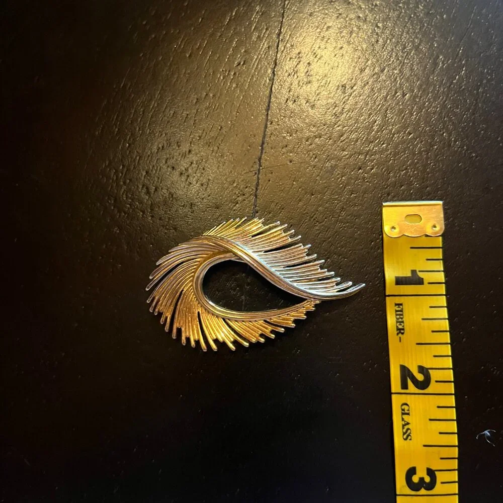 Vintage Gold Tone Crown Trifari Leaf Design Brooch